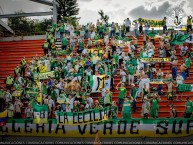 Foto: "AVS  en Envigado." Barra: Artillería Verde Sur • Club: Deportes Quindío • País: Colombia
