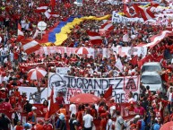 Foto: "Marcha de hinchas" Barra: Baron Rojo Sur • Club: América de Cáli