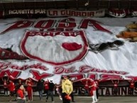 Foto: "SANTAFE VS america. Telon de las facciones de Bosa-LA BANDADEL ENANO" Barra: La Guardia Albi Roja Sur • Club: Independiente Santa Fe • País: Colombia
