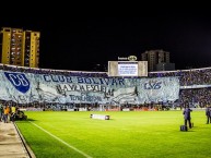 Foto: "Recibimiento vs Boca Juniors Copa Libertadores 2016" Barra: La Vieja Escuela • Club: Bolívar