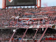 Foto: "lapaginamillonaria.com" Barra: Los Borrachos del Tablón • Club: River Plate