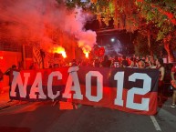 Foto: "Caminhada para o clássico contra o Botafogo. *Basquete*" Barra: Nação 12 • Club: Flamengo