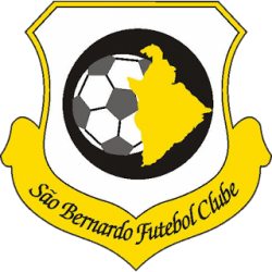 Fanatica recientes de la barra brava Movimento Popular Febre Amarela y hinchada del club de fútbol São Bernardo Futebol Clube de Brasil