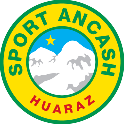 Fanatica recientes de la barra brava Amenaza Verde y hinchada del club de fútbol Sport Áncash de Peru