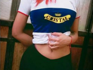 Hincha - Tribunera - Chica - Fanatica de la Barra: Los Cruzados • Club: Universidad Católica • País: Chile