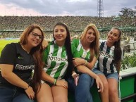 Hincha - Tribunera - Chica - Fanatica de la Barra: Los del Sur • Club: Atlético Nacional • País: Colombia