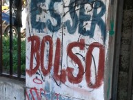 Mural - Graffiti - Pintadas - "VIVIR ES SER BOLSO" Mural de la Barra: La Banda del Parque • Club: Nacional • País: Uruguay