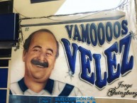 Mural - Graffiti - Pintadas - "Mural en homenaje a Jorge Guinzburg" Mural de la Barra: La Pandilla de Liniers • Club: Vélez Sarsfield • País: Argentina
