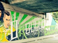 Mural - Graffiti - Pintadas - "En Medellín, los bajos de La 80 con San Juan" Mural de la Barra: Los del Sur • Club: Atlético Nacional • País: Colombia