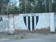Mural - Graffiti - Pintadas - "Un mural a solas" Mural de la Barra: Los Famosos 33 • Club: Gimnasia y Esgrima de Mendoza • País: Argentina