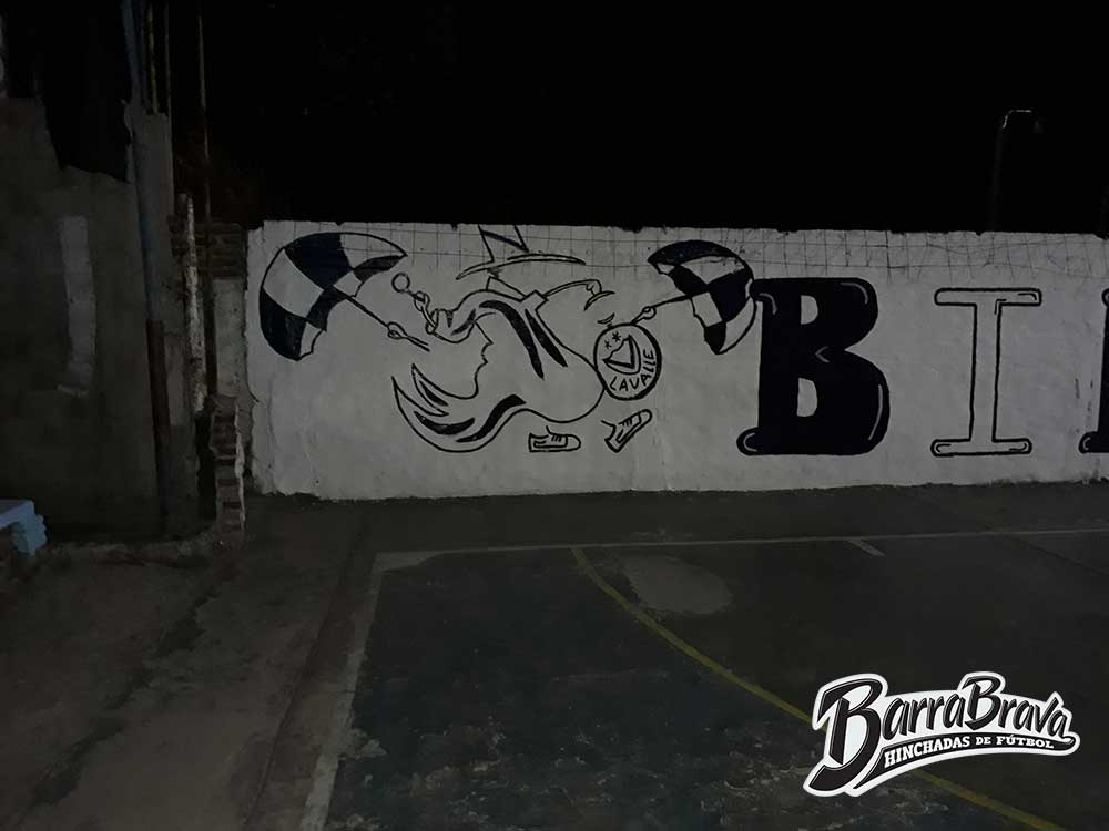 Club Lavalle es un Club Social Deportivo y Cultural de Argentina Buenos Aires, Monte Grande. Donde se le enseña fútbol a chicos con mural de BarraBrava.net