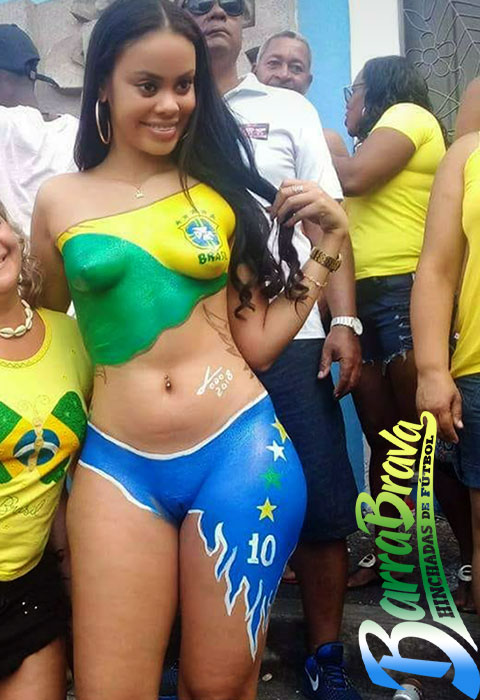 Hermosa hincha de Brasil